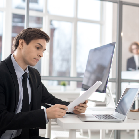 Translator providing certified translations for your business's legal docs in Washington, ensuring accuracy for contracts.