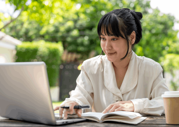 Client use certified Korean translation services for USCIS documents in Washington, ensuring accuracy and acceptance.