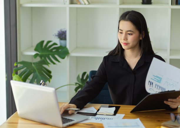 A customer uses certified translation services in Washington to translate their important docs, ensuring legal compliance.