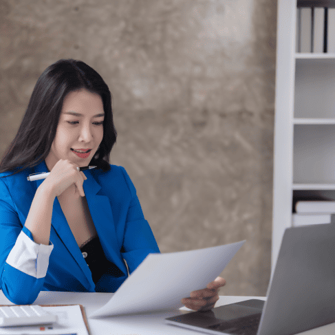 Translator provides accurate document translation services for divorce certificates in Washington, ensuring legal validity.