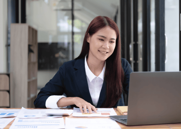 Expert translator providing accurate USCIS translation services for immigration documents in Washington.