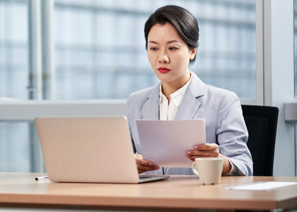 Translator providing federal government document translation services in Washington, ensuring accuracy and compliance.