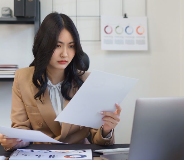 A translator provides a free quote for certified translation in Washington to clients needing official document translations.