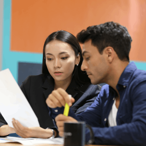 A project team checks a bilingual contract using Vietnamese Translation Services in Washington to finalize vendor terms.
