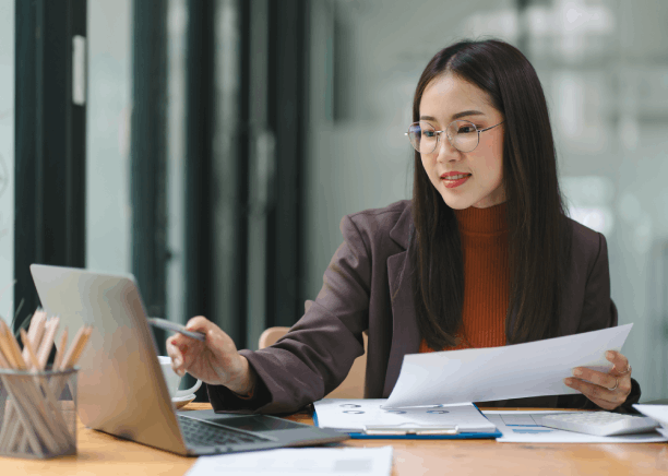 A translator compares Spanish and English bank statements as Spanish Translation Services in Washington ensure financial.