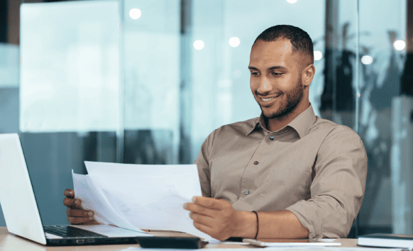 A customer using the steps to obtain a divorce certificate translation in Washington, from submission to official use.