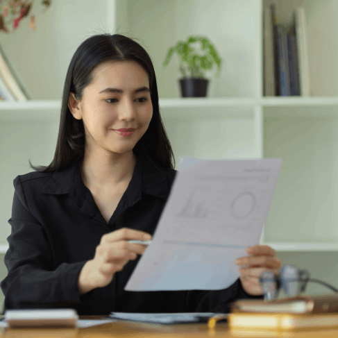 A reviewer compares source and translated pages for Chinese Translation Services in Washington to satisfy USCIS rules.