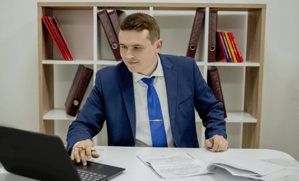 Translator providing certified translation for USCIS docs and other important docs in Washington, ensuring official approval.