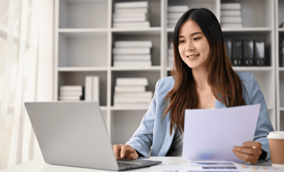 A translator is working on translating a divorce certificate for legal use in Washington, ensuring accuracy.