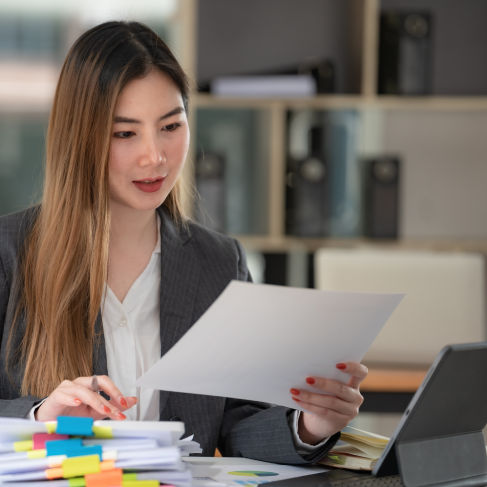 An expert translator is working on immigration document translation in Washington to ensure USCIS approval and compliance.